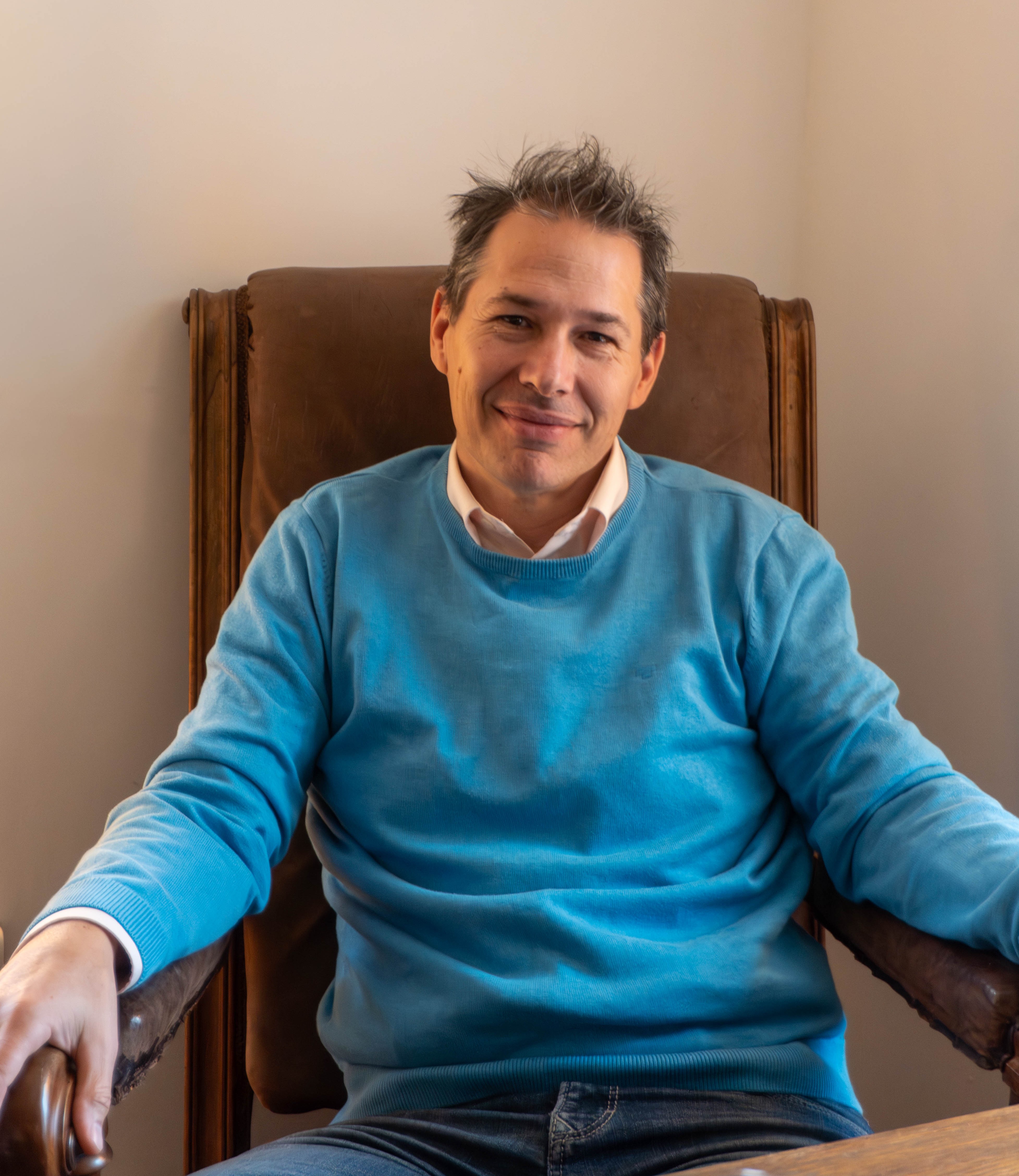 Ivan Cvejanov - Physiotherapie Eichgraben Portrait von Ivan Cvejanov, Physiotherapeut und FDM-Spezialist mit Praxis in Eichgraben im Wienerwald